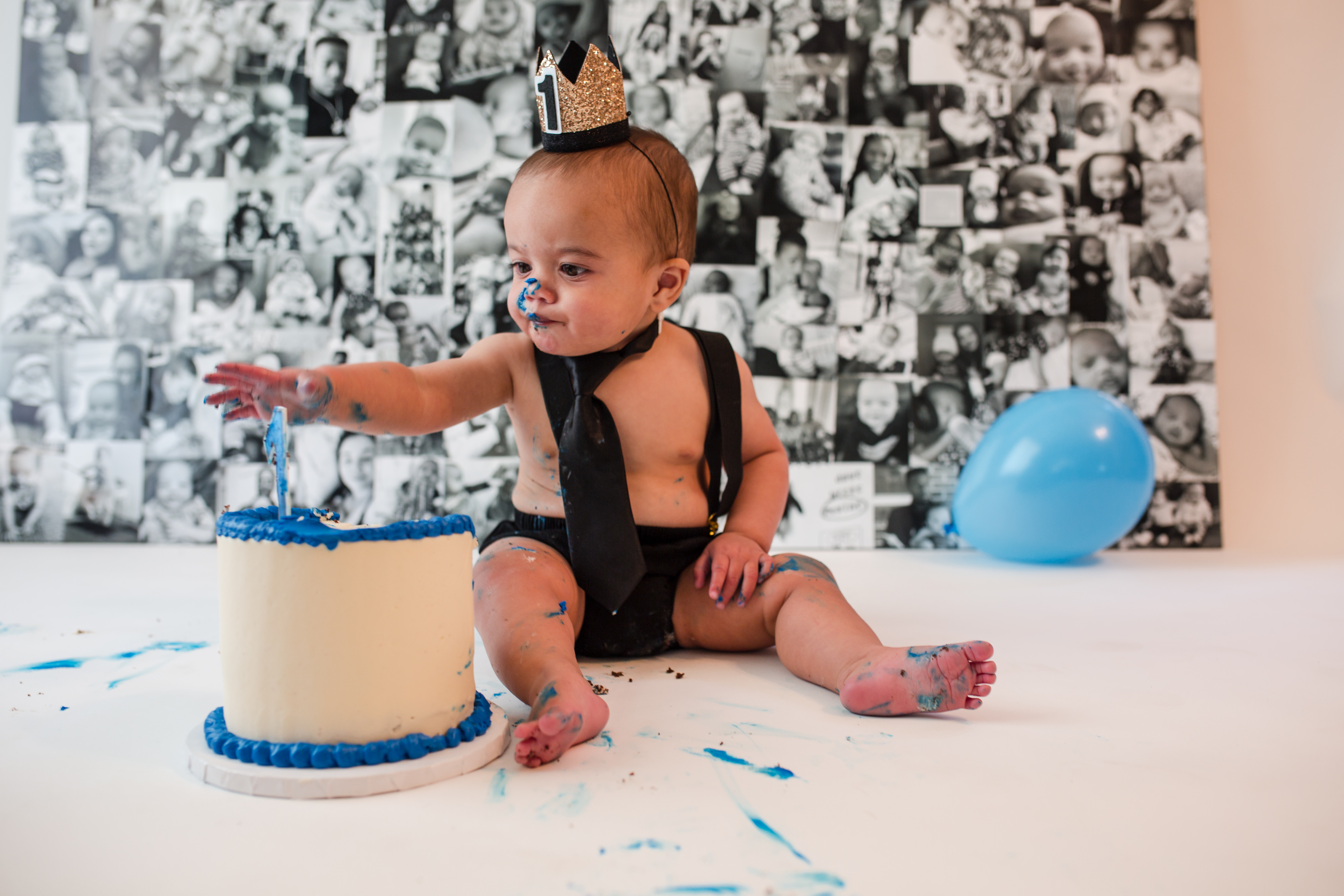 Cake smash first birthday photography session